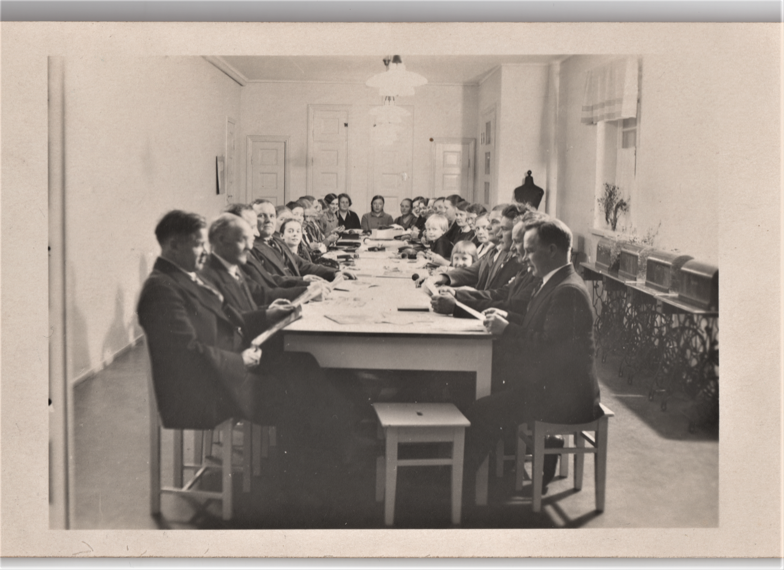 Siirtolapuutarhan opintokerho kokoontuu maaliskuussa 1932