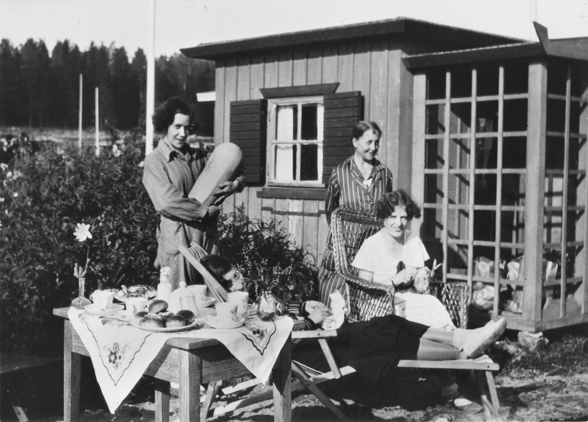 Kahvittelua Ruusutie 26